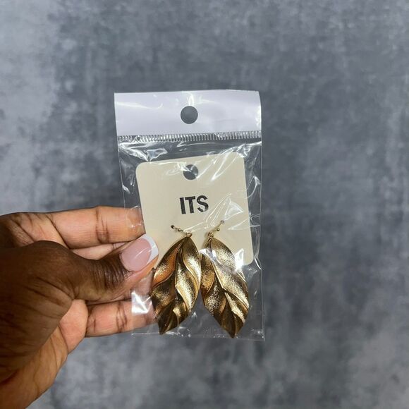 NWT Textured Leaf Dangle Earrings Gold Tone - Picture 3 of 8